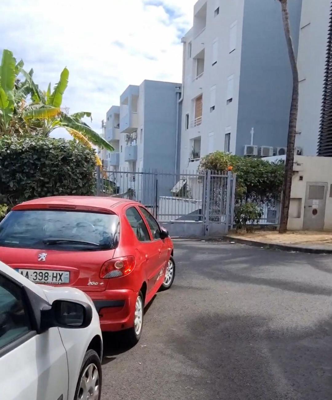 Apartamento Chambre privée cosy et moderne, vue sur montagne Saint-Denis Exterior foto