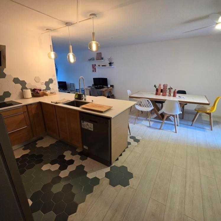 Apartamento Chambre privée cosy et moderne, vue sur montagne Saint-Denis Exterior foto